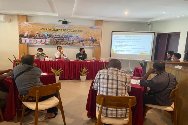 PT. Sarana Logistik Indonesia dengan Pengecer Pupuk Papua